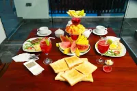 Queens Beach Hotel - breakfast
