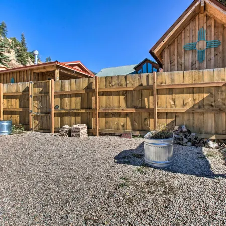 Red River Summer Cabin w/ Fire Pit & Mtn Views
