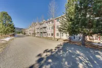 1 Mi to Skiing: Mtn-view Condo in Angel Fire! - 4 stjerner