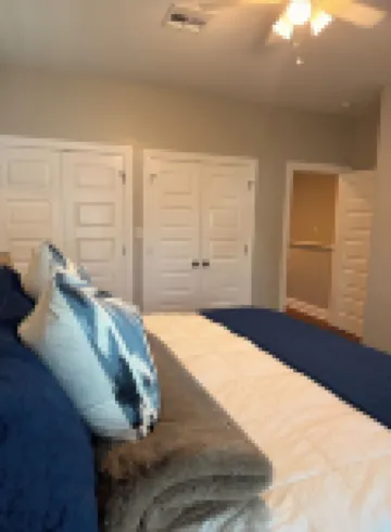 “The Blue Lagoon” a 3-bedroom townhome in charming Lake Charles with AC, WiFi