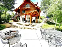 Ashton Bear-a-dise. Spacious retreat close to fishing, hiking, National Parks