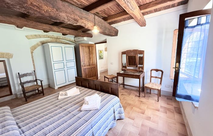 Elegant Farmhouse Retreat in Poreta, Italy