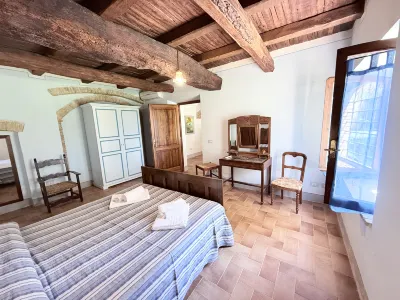 Spoleto Biofarm-Sleeps 8 Guests-Salt Water Pool-Beautiful-Exclusively Yours-Wifi