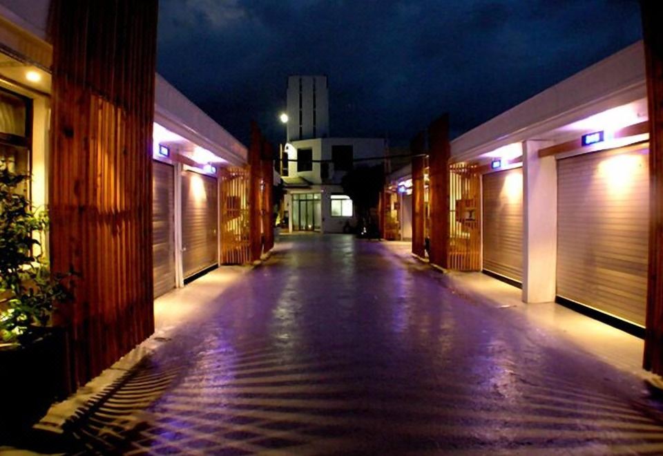 5. 롯폰기 모텔..