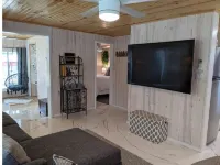 Upscale Hidden Jewel 2 miles to Nokomis Beach!