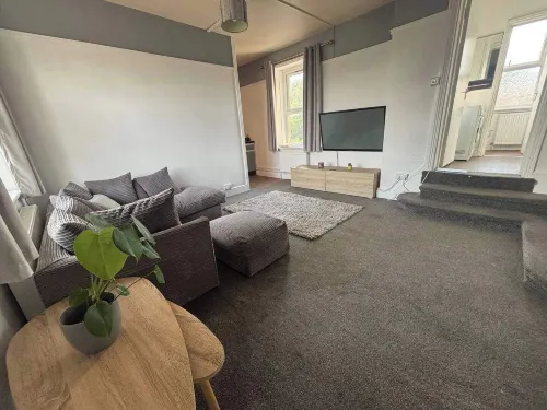 Modern 2-bed Victorian Apartment - Sleeps 6 & Pets Hotels in Odcombe