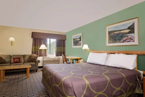 Super 8 by Wyndham Cloquet Hôtels à : Comte de Carlton