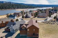 Group Cabin + Lake and Mountain View Pet-friendly, Fireplace, Games, Loft