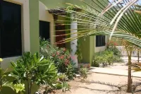 Beautiful 2 Bd Poolside Homes - Near Pickleball and Beach Отели рядом с достопримечательностью «Парк Ла Лагуна»