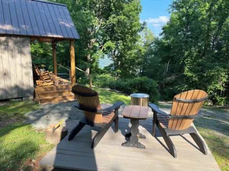 STARWOOD - ROMANTIC - OFF GRID - WINE TRAIL CABIN - Pet Friendly! 4 Seasons