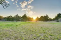 Near Majek Vineyard Private Schulenburg Cabin - 3-Star