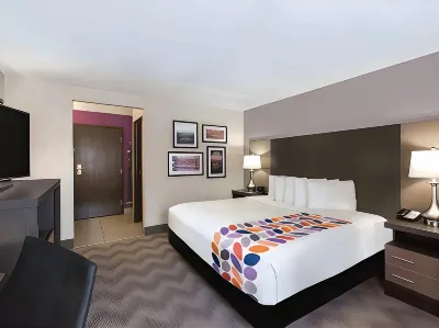 La Quinta Inn & Suites by Wyndham Goodlettsville - Nashville فنادق في Goodlettsville