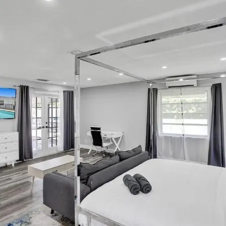 7BR w/ Heated Pool Jacuzzi, Theatre