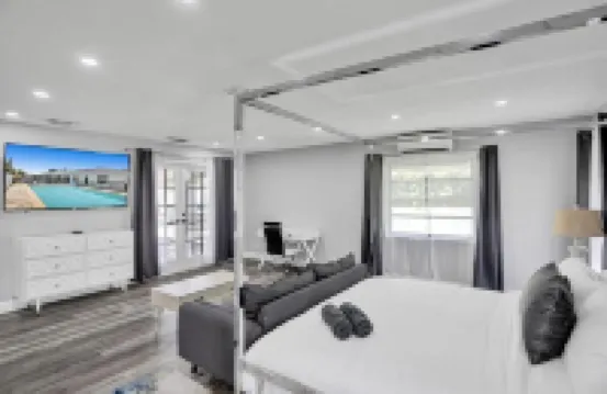 7BR w/ Heated Pool Jacuzzi, Theatre