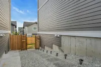 Brand New Ground Level Guest Suite, Close to Beach, US Boarder