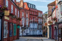 Tranquil Lincoln Retreat - 4 Bedroom House