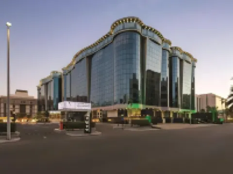 サンデー レッド シー ファウンテン アルハムラ フォーマリー ビビッド プラザ ホテル ジェッダのホテル