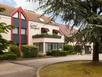 The Originals City Hôtel Castel Burgond Dijon Ouest Hotels near Lake Kir