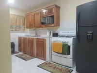 Charming 2-bedroom house in Portmore with WiFi, AC