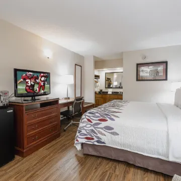 Red Roof Inn & Suites Calhoun