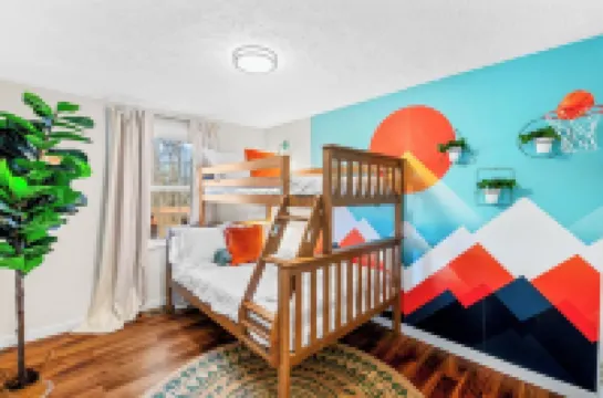 NEW Cozy Secluded Mountain Cabin: Hot Tub with Views, Pets OK, Firepit & Smores