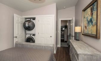 Heart of Mainstrasse Apt 2