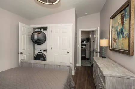 Heart of Mainstrasse Apt 2