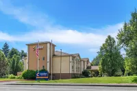 Comfort Suites Hotels near Oregon City Station