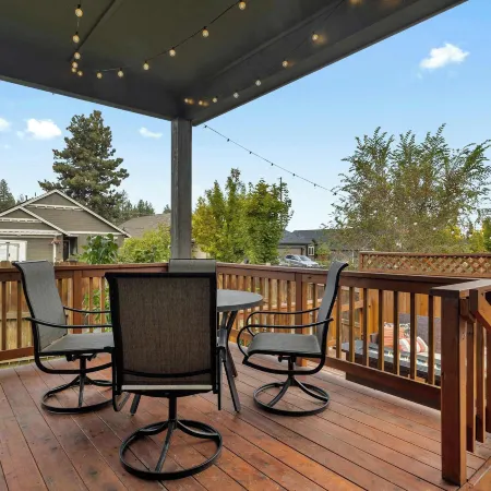 Hot-Tub, Pet-Friendly, 30 Min to Mt Bachelor!
