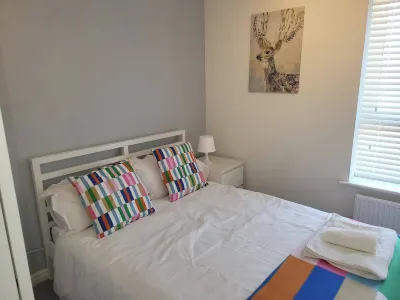 Home Like Yours In Grays, Essex Hotels near Mr Fish & Kebab