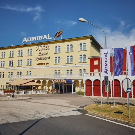 Casino & Hotel Admiral Skofije Отели рядом с достопримечательностью «Стадион им. Нерео Рокко»