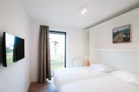 Villa Oesterdam Sleeps 12 Persons