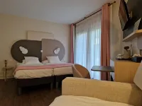 Sure Hotel by Best Western Saint-Quentin Ouest Hotels in Holnon