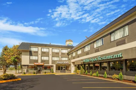 Days Inn by Wyndham Terrace Отели в г. Kitimat-Stikine E