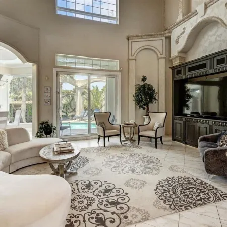 Private heated pool, Luxury Mediterranean Mansion sleeps 16