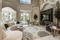 Private heated pool, Luxury Mediterranean Mansion sleeps 16