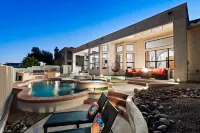 New Lakefront w/ Free Boat & Pool & Massage Chair & Near State Farm Stadium