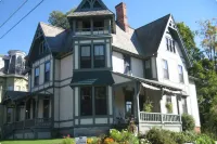 Spacious Victorian in N. Adams-walk to Mass MoCA Hotels in North Adams