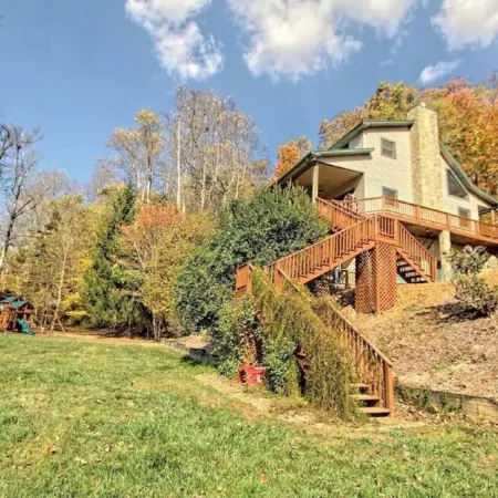 North GA Mountain Paradise Natural Swimming Pool and Stream