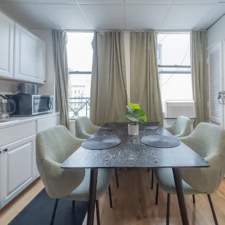 Calm Cocoon by the Train+We Pay Half Your Parking, Sleeps 6! 20% OFF 7 days