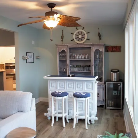 7-Bedrm, 5-Bath Home on 168' of Open Shoreline on a Wide, Deep-Water Cove.