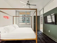 Modern City Views Downtown Dallas 1-bedroom Condo Free Parking, Gym, Pool