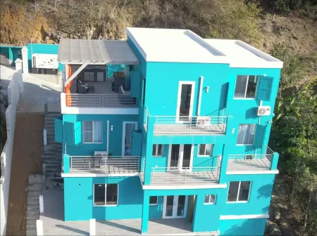 Family-sized villa- 5 mins from secluded beach! 10 mins from city centre!