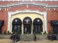 DOWNTOWN, 5 STARs, 65" TV, 4 BR / 3 baths EN-suite, UPDATED, walkable, BOOK NOW