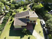 Villa Elisabetta surrounded by greenery just a few minutes from the beach
