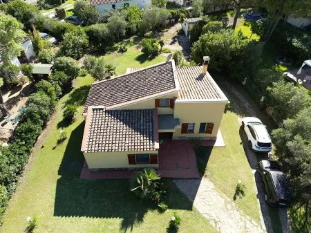 Villa Elisabetta surrounded by greenery just a few minutes from the beach