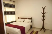 Luxurious modern 2 BR home with complimentary breakfast Hotels in pallekele