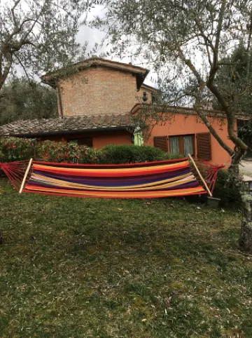 Cozy Tuscan-style apartment Suitable for families. Pets allowed