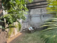 Cute 2Br Apartment with lake views & private garden! Everything you need + more.