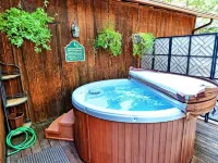 Cozy 3-bedroom cabin in superb Arnold with WiFi and a Spa Hotels in Arnold
